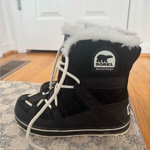 Sorel Black Winter Boots with White Fur Trim